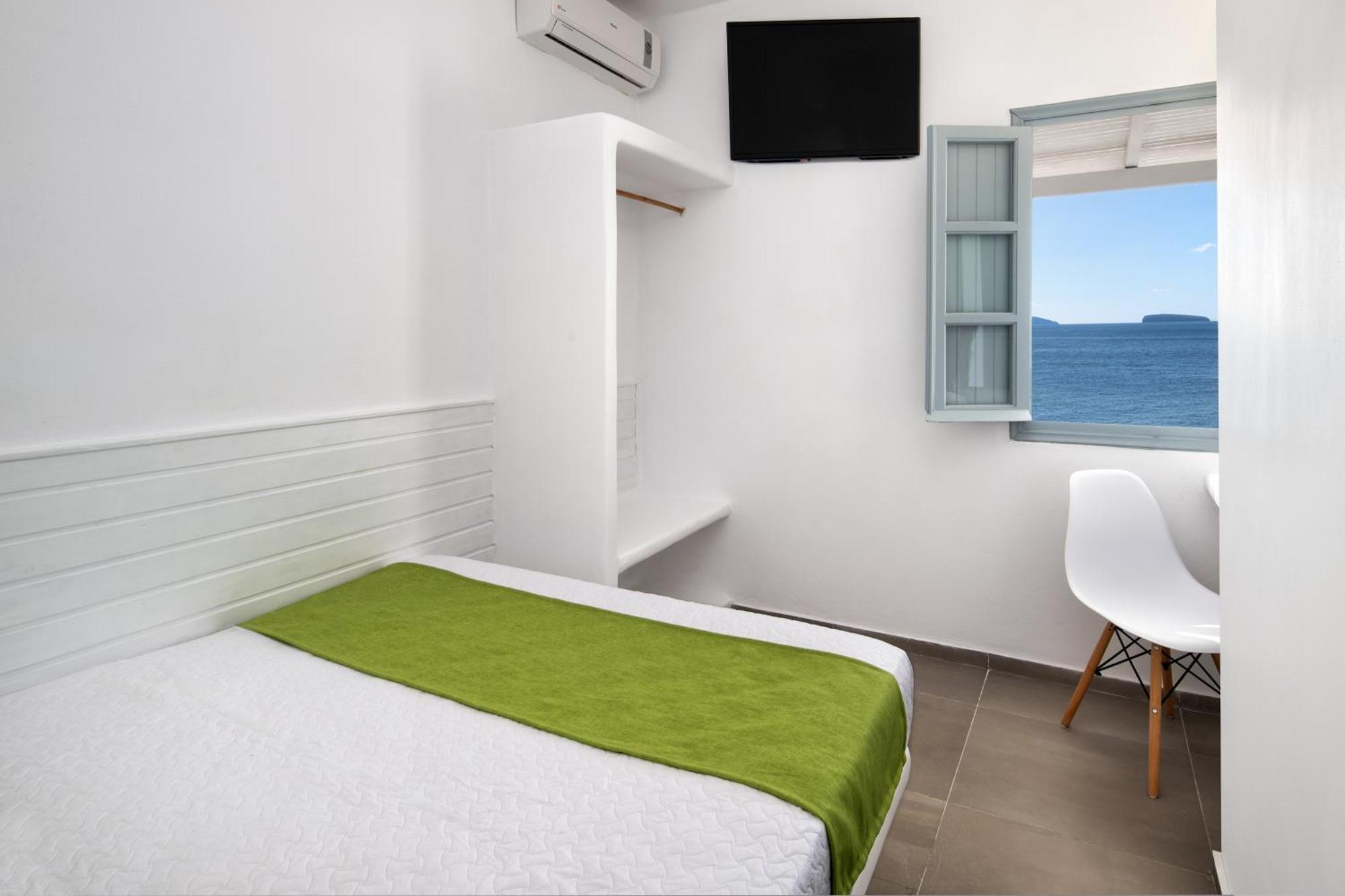 Lava Stone Bed & Breakfast เอีย ภายนอก รูปภาพ