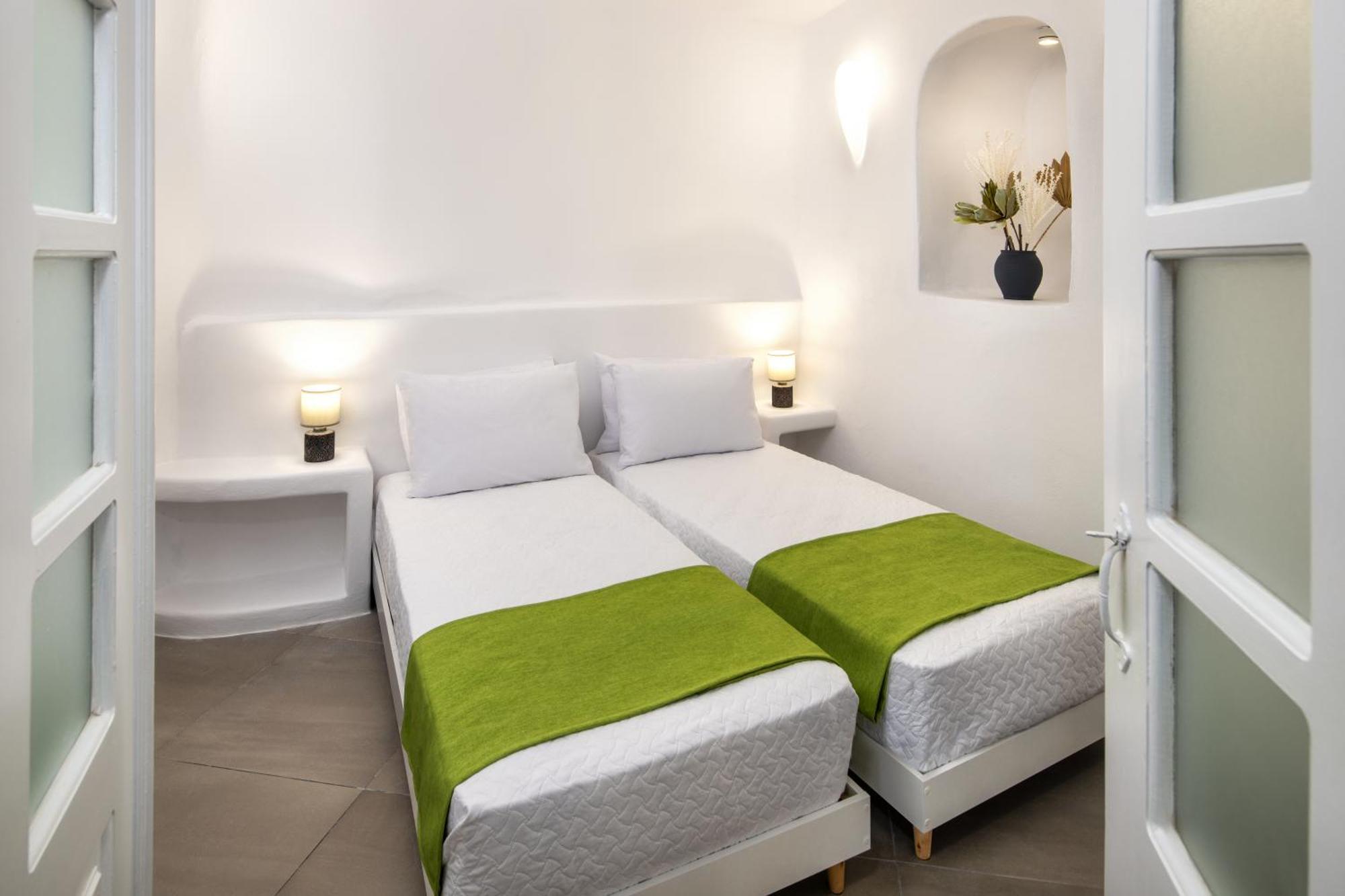 Lava Stone Bed & Breakfast เอีย ภายนอก รูปภาพ