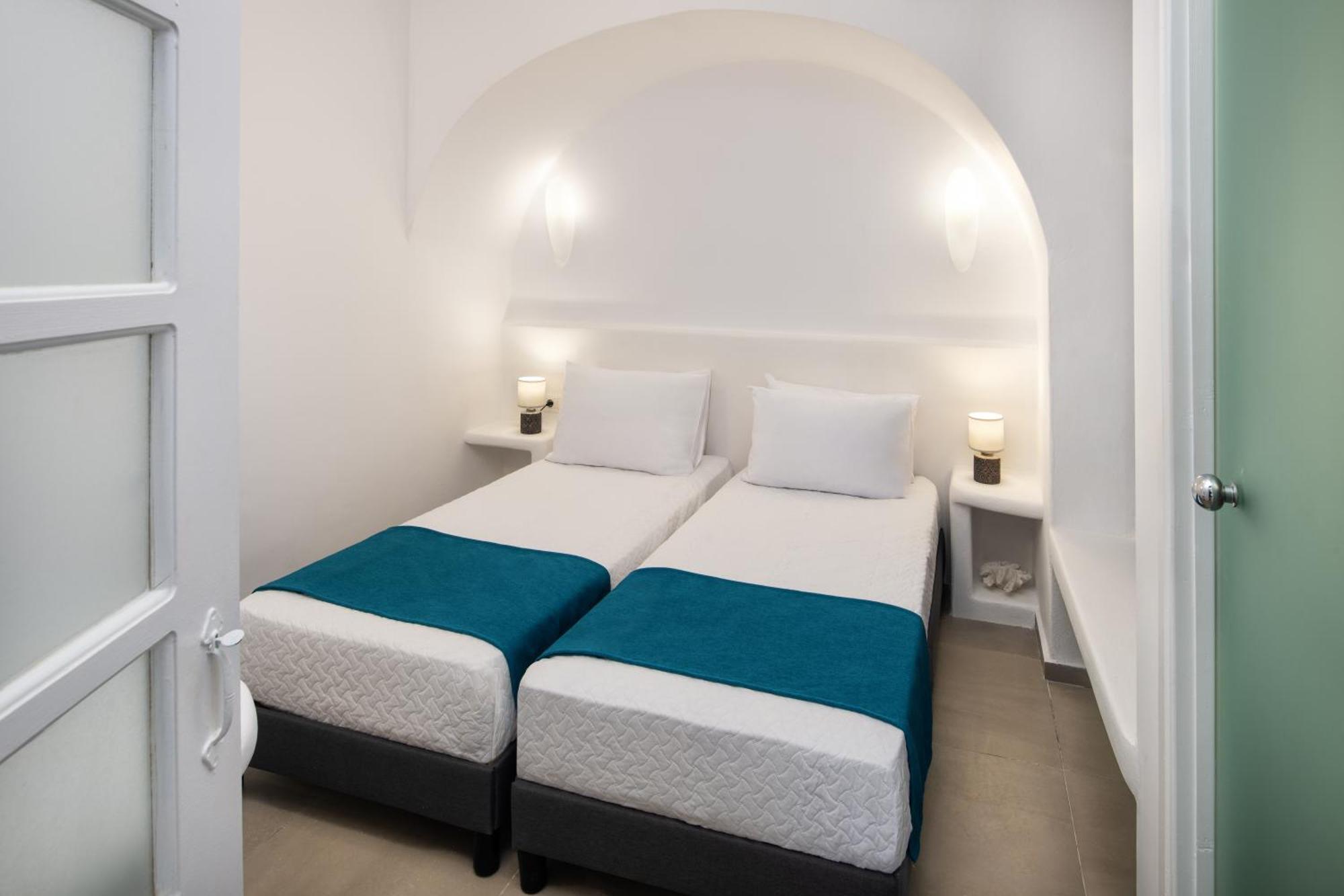 Lava Stone Bed & Breakfast เอีย ภายนอก รูปภาพ